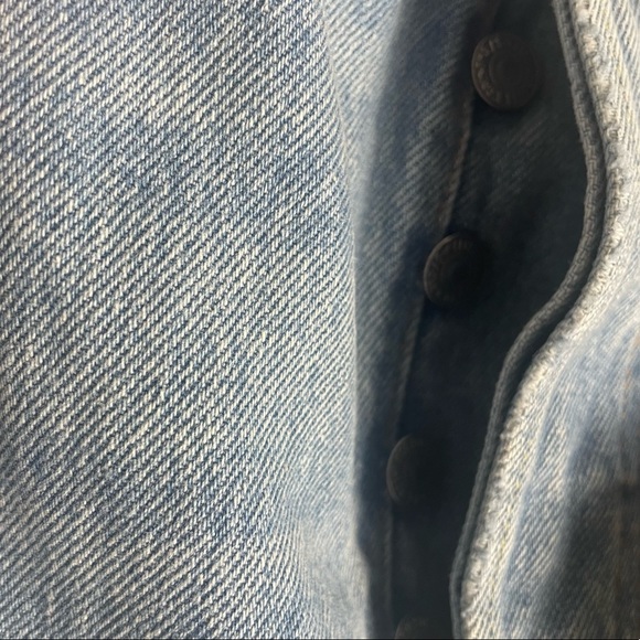 NWT Levi’s • 501 Skinny Distressed Mid-Wash High Waisted Mom Jeans. - Picture 4 of 6